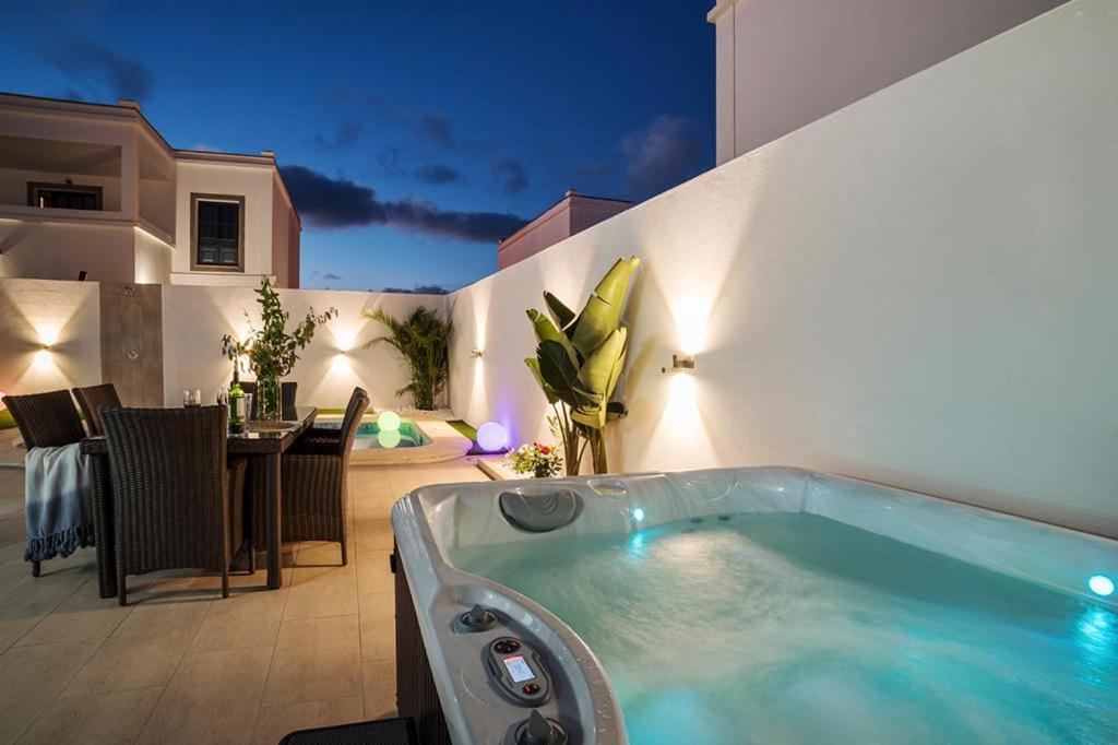 Villa Palmera Jacuzzi 야이자 외부 사진