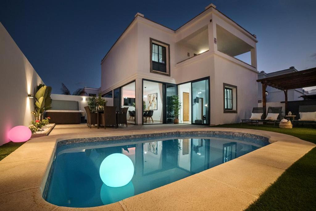Villa Palmera Jacuzzi 야이자 외부 사진