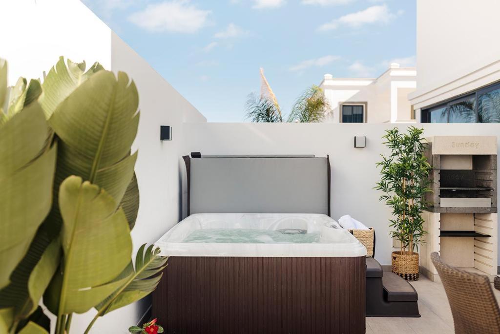 Villa Palmera Jacuzzi 야이자 외부 사진